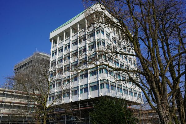 Die Fassade an Turm I ist fast fertiggestellt. Das Gerüst wurde bereits zurückgebaut.