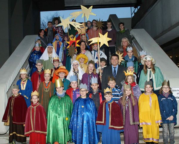 Sternsinger bringen Segen ins Rathaus