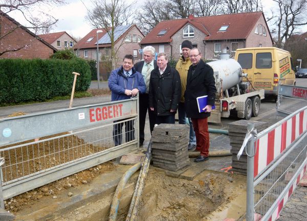 Gruppenbild: Telekom startet Ausbau von schnellem Internet