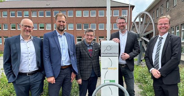 Sehen die Stadtwerke Marl für die Zukunft gut aufgestellt (v.l.): Gerd Mittich, Andreas Täuber, Werner Arndt, Thomas Terhorst und Dr. Manfred Gehrke. Foto: Stadt Marl / Pressestelle