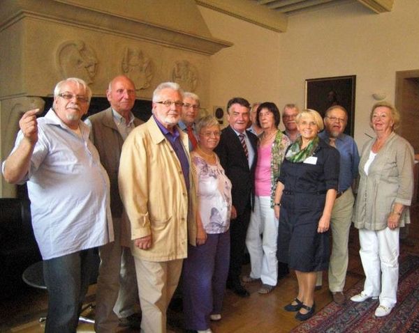 Mitglieder des Seniorenbeirats mit Landesminister Michael Groschek