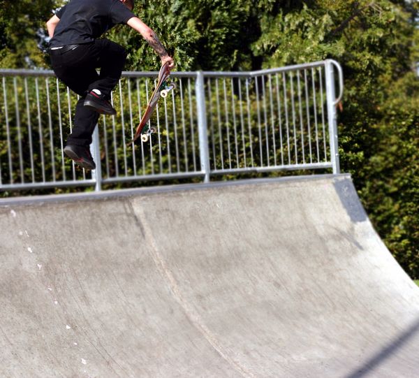 Skater auf einer Halfpipe