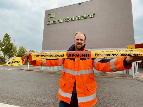 Julian Wagner ist beim ZBH für die Bekämpfung der Eichenprozessionsspinner zuständig. Foto: Stadt Marl / ZBH.