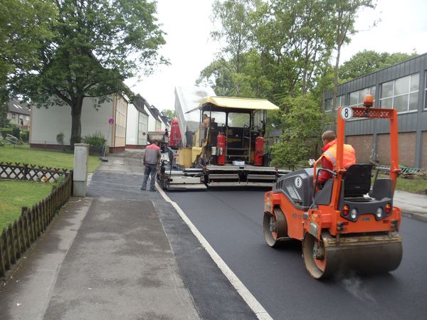 Die Karl-Liebknecht-Straße erhält eine neue Fahrbahndecke.