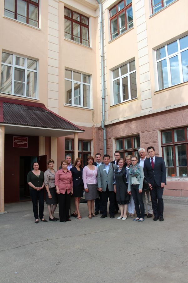 Russische Schulen tragen keine individuellen Namen – sondern Nummern. Die Lehrerinnen und Lehrer von „Schule 13“ freuten sich sehr über den Besuch aus Marl und äußerten Ihr Interesse an einer Schulpartnerschaft.