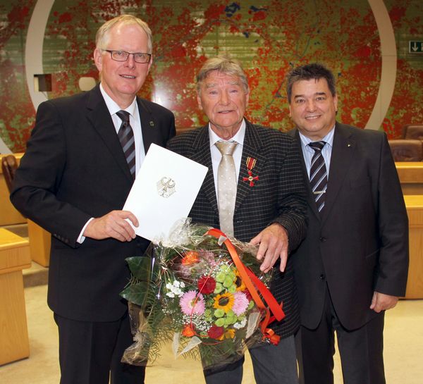 Walter Dudler erhält Verdienstkreuz am Bande