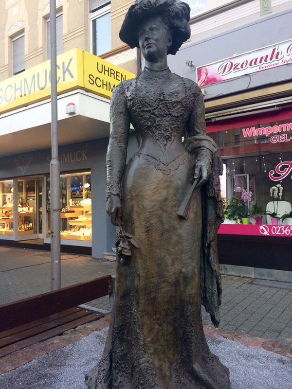 Statue von Auguste Victoria in der Hülsstraße