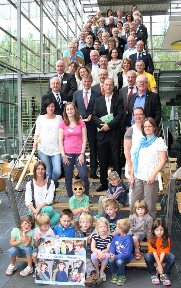 Gruppenfoto von der Auftaktveranstaltung Ökoprofit im Festspielhaus Recklinghausen