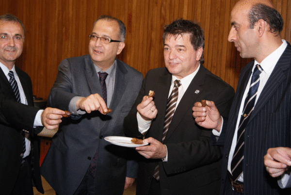 Iftar-Essen im Rathaus