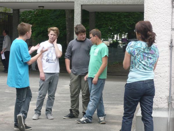 Schüler der Katholischen Hauptschule bringen Kunstprojekt in Anlehnung an die „Westside-Story“ auf die Bühne