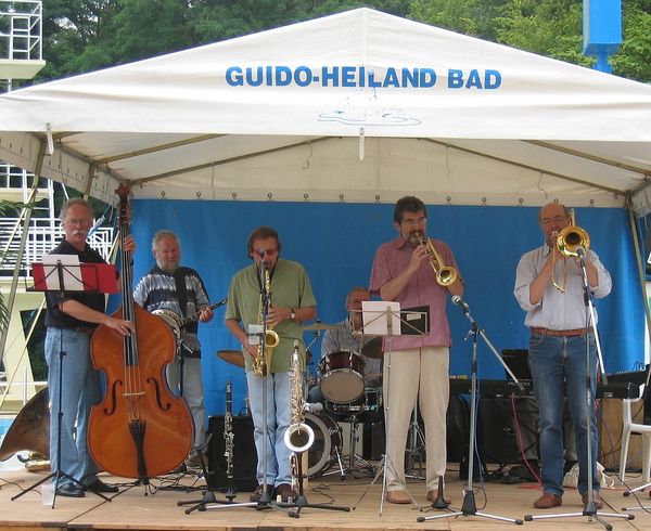 Die Jazzband "Six Town Seven" im Guido-Heiland-Bad.