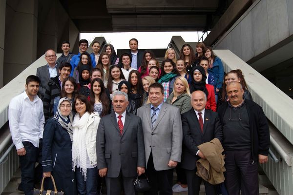 Schüler aus dem türkischen Giresun waren jetzt zu Gast beim Bürgermeister im Rathaus.