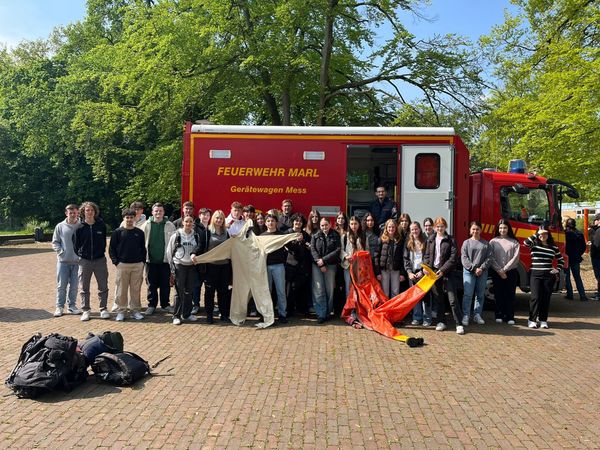 Einen Blick in die Arbeit der Feuerwehr Marl und viele Informationen zum Strahlenschutz gab es für Schülerinnen und Schüler des Albert-Schweitzer-Geschwister-Scholl-Gymnasiums.