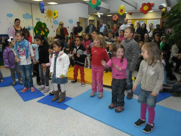 Kinder bei einer Mitmachaktion in der Kita Breslauer Straße