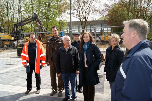 Der Arbeitskreis Soziale Stadt Hüls-Süd überzeugte sich jetzt vor Ort vom Fortschritt der Bauarbeiten