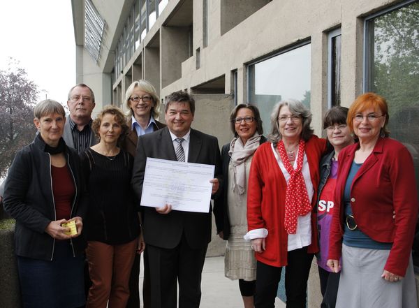 Auf einer Auftaktveranstaltung im Rathaus wurden jetzt die Weichen für den Gleichstel-lungsaktionsplan gestellt. Unser Bild zeigt Bürgermeister Werner Arndt (Mitte) mit Refe-rentin Jutta Haug (MdEP), Ulla Fries-Langer und Bärbel Runde vom Marler Frauen