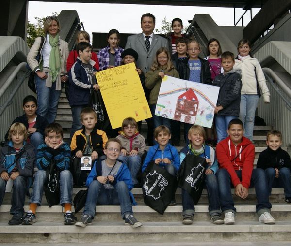 Die Klasse 4a der Martin-Buber-Schule war nun zu Gast im Rathaus.