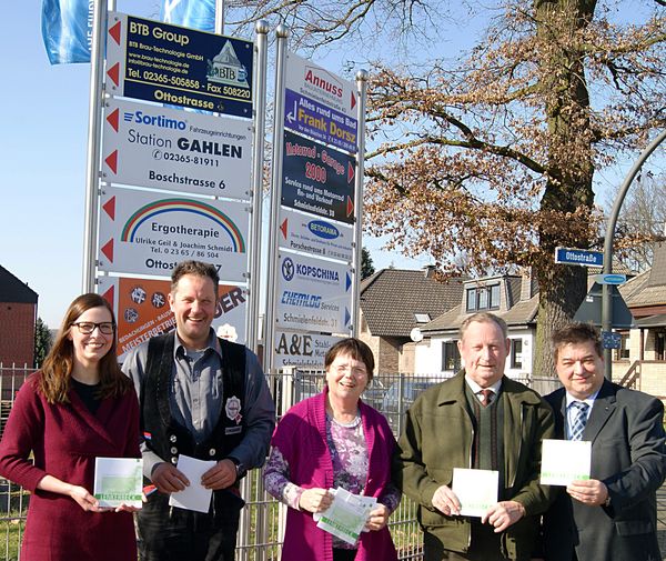 Präsentieren die neue Broschüre über den Gewerbepark Lenkerbeck: Julia Berghof, Arndt Neubauer, Marianne Wodarczak, Bernd Janssen und Werner Arndt (v.l.n.r.).