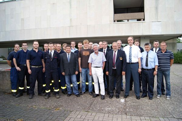 Bürgermeister Werner Arndt hat jetzt Rettungskräfte von der DLRG Marl, dem THW-Ortsverband Marl und der Feuerwehr der Stadt Marl im Rathaus empfangen.