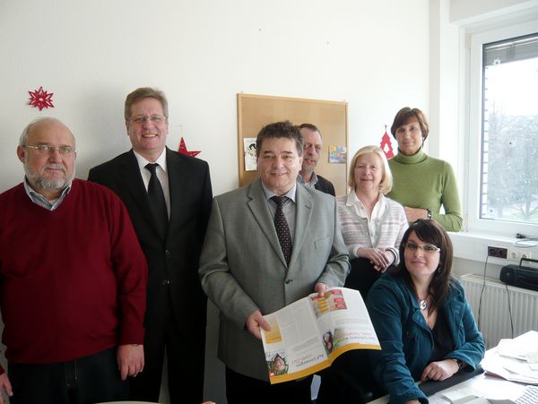 Gruppenbild Mitarbeiterbesuche des Bürgermeisters Werner Arndt bei der Vestischen Arbeit